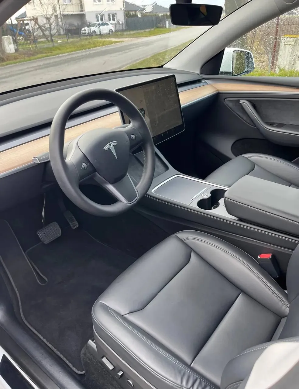 Tesla Model Y - фото 12