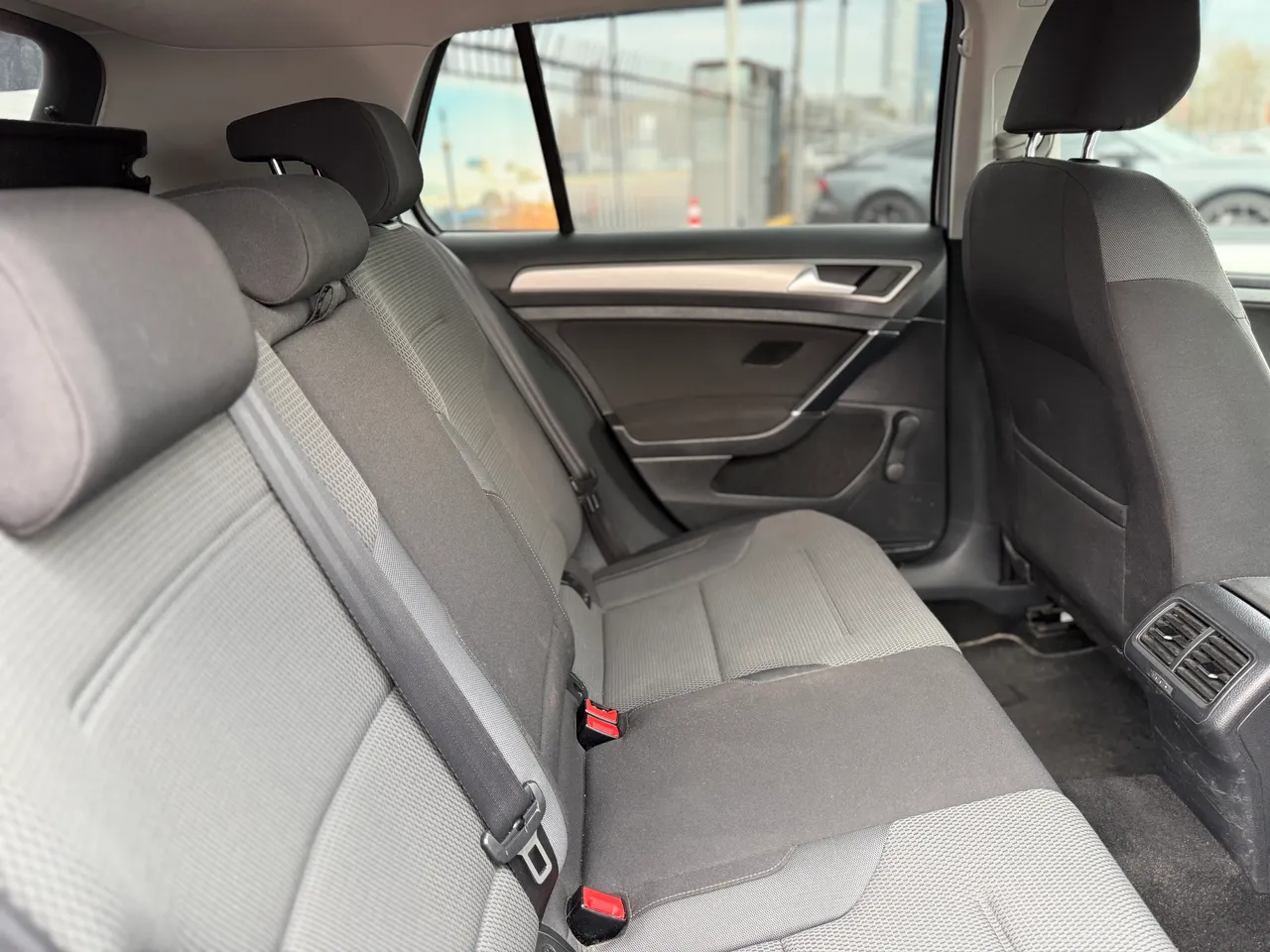 Volkswagen Golf - фото 8