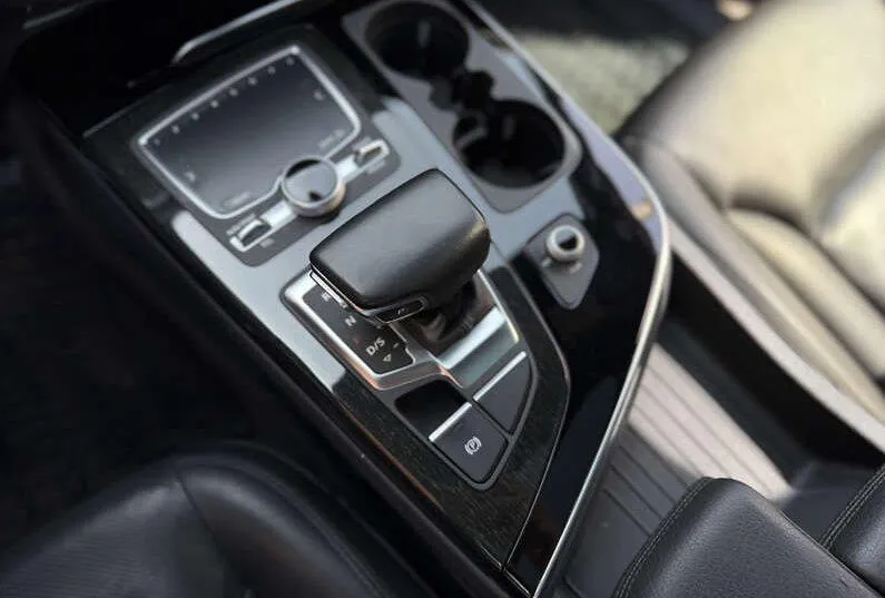 Audi Q7 - фото 11