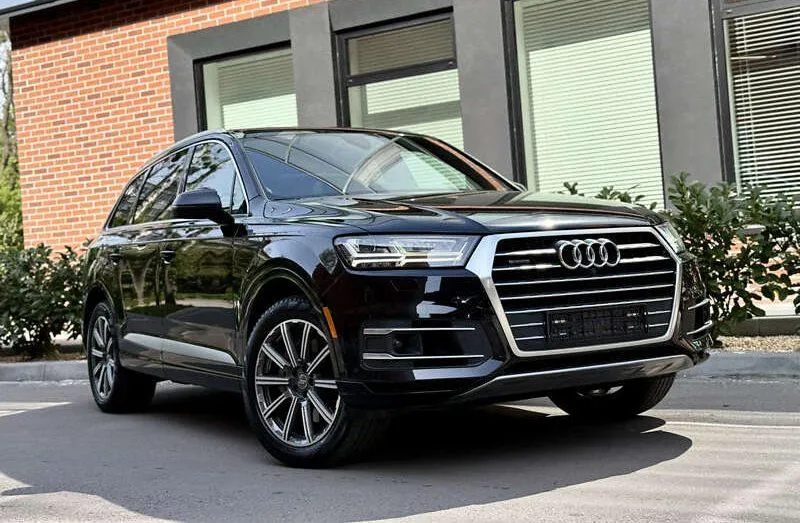 Audi Q7 - фото 1