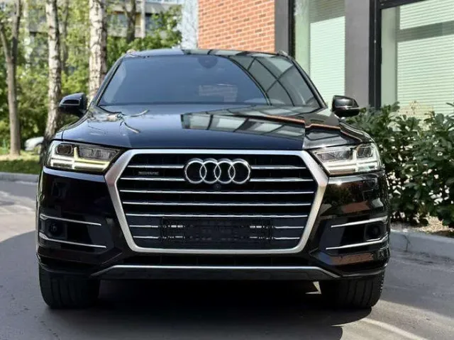 Audi Q7 - фото 2