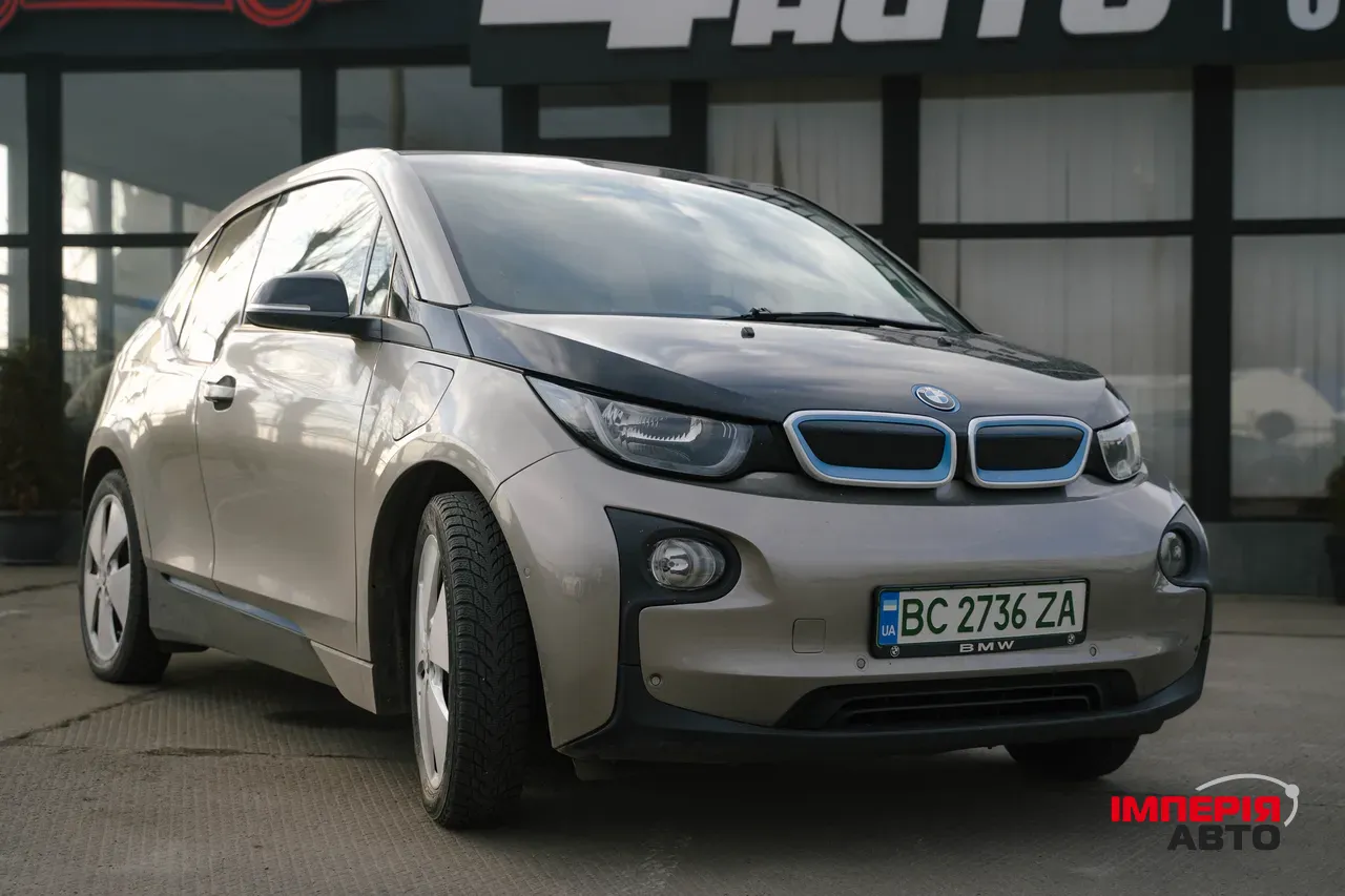 BMW i3 - фото 1