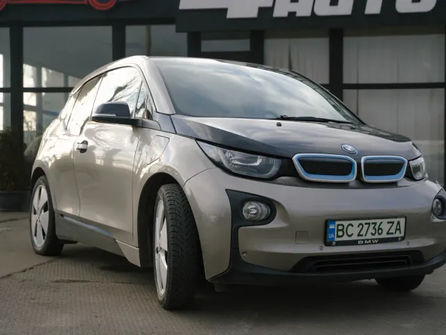 BMW i3 - фото 1