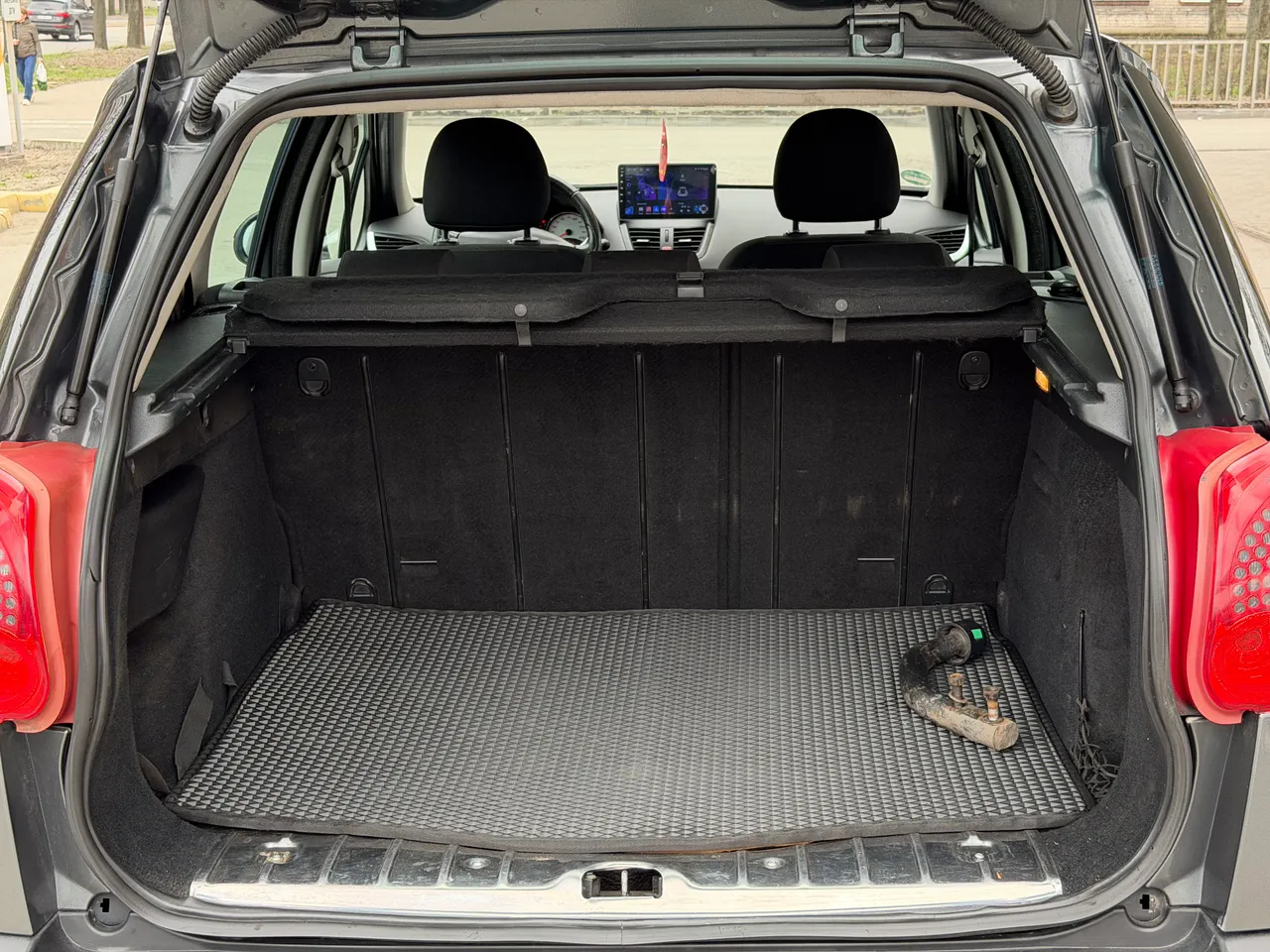 Peugeot 207 - фото 12