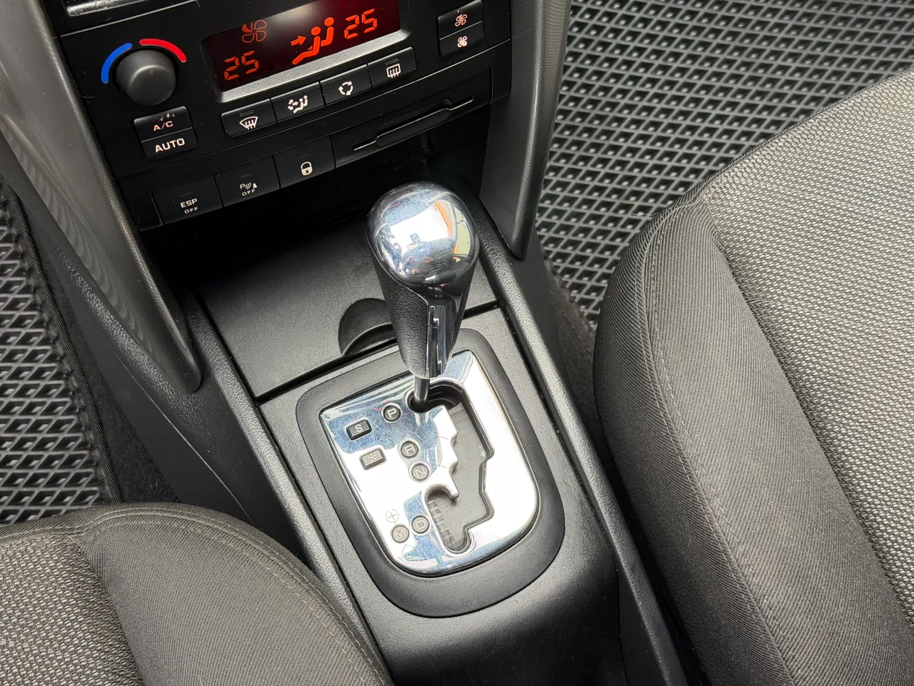 Peugeot 207 - фото 45