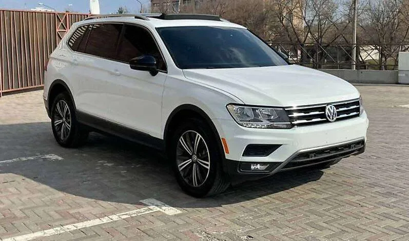Volkswagen Tiguan - фото 1