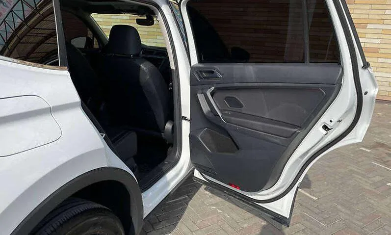 Volkswagen Tiguan - фото 9