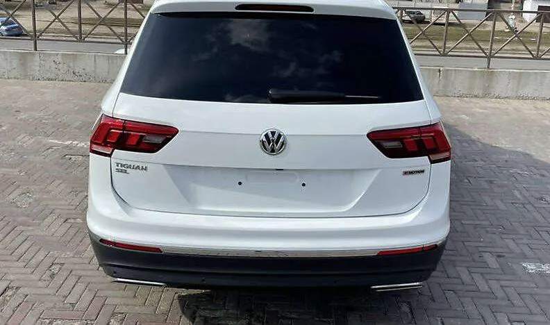 Volkswagen Tiguan - фото 8