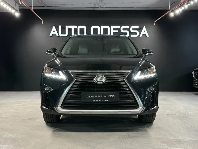 Lexus RX - фото 1