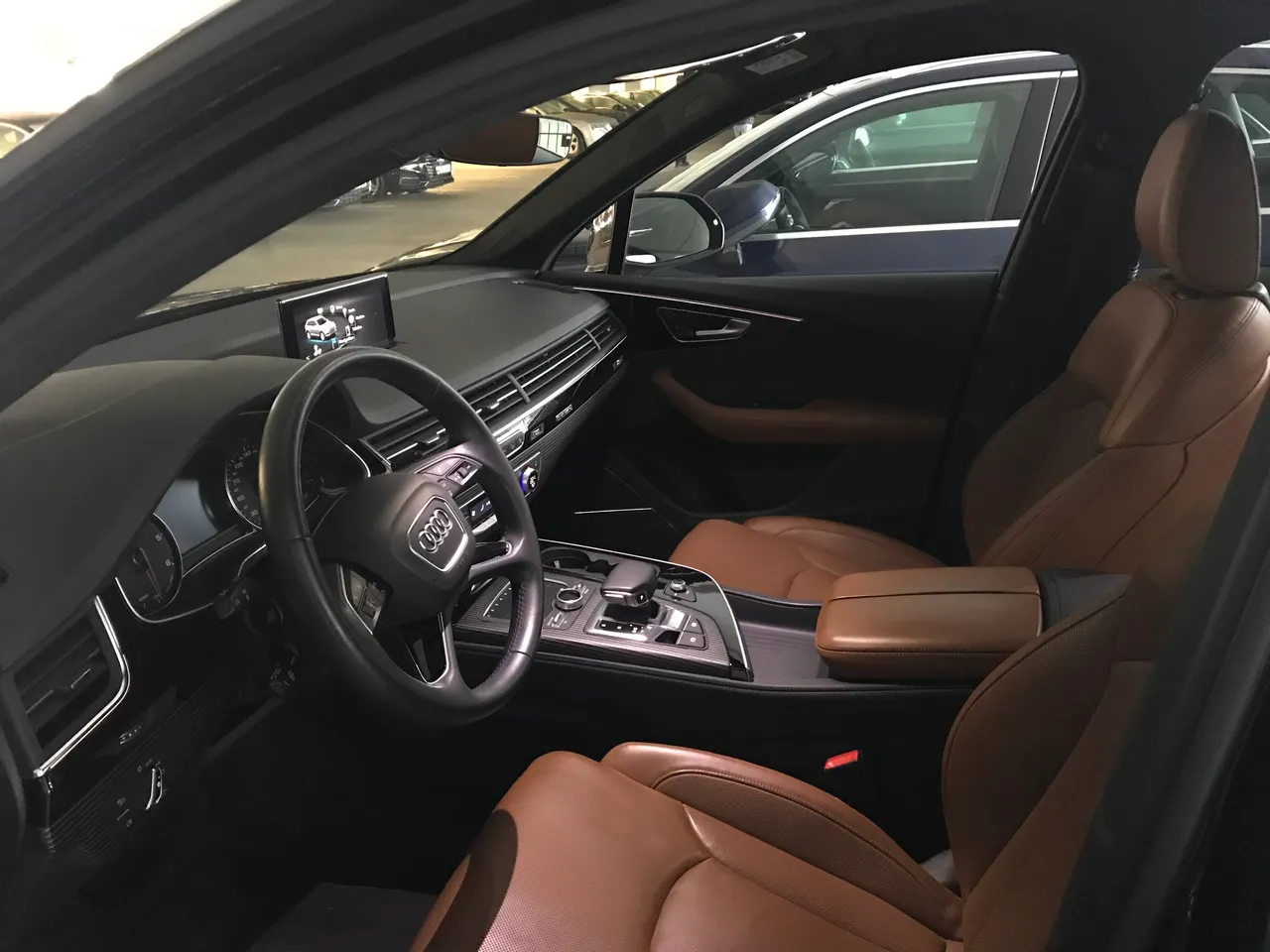 Audi Q7 - фото 7