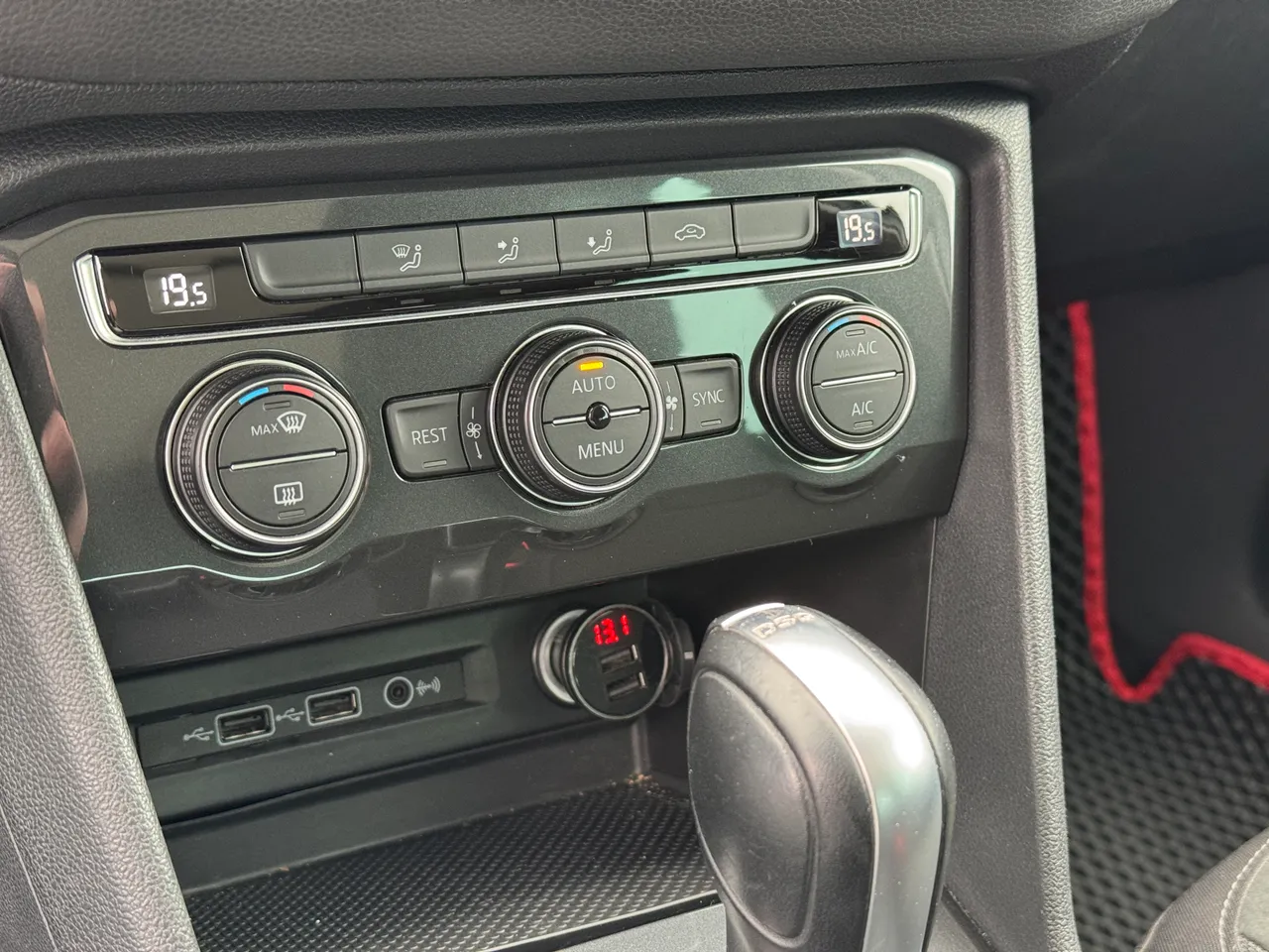 Volkswagen Tiguan - фото 26