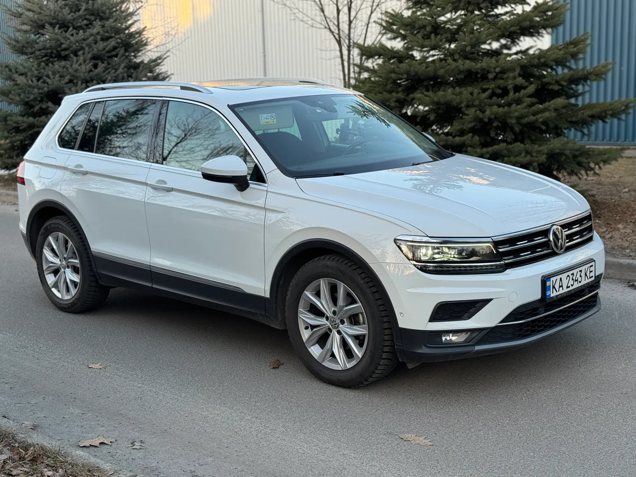 Volkswagen Tiguan - фото 8