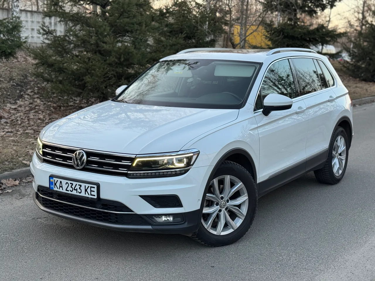 Volkswagen Tiguan - фото 12