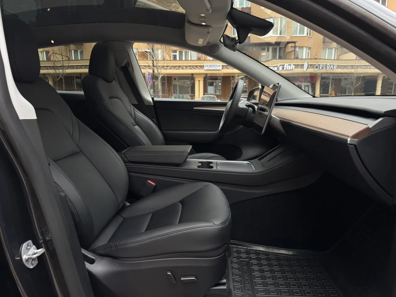 Tesla Model Y - фото 11