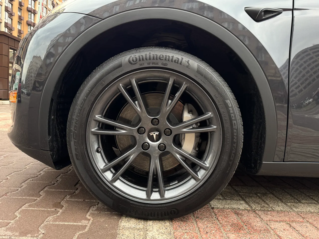 Tesla Model Y - фото 16