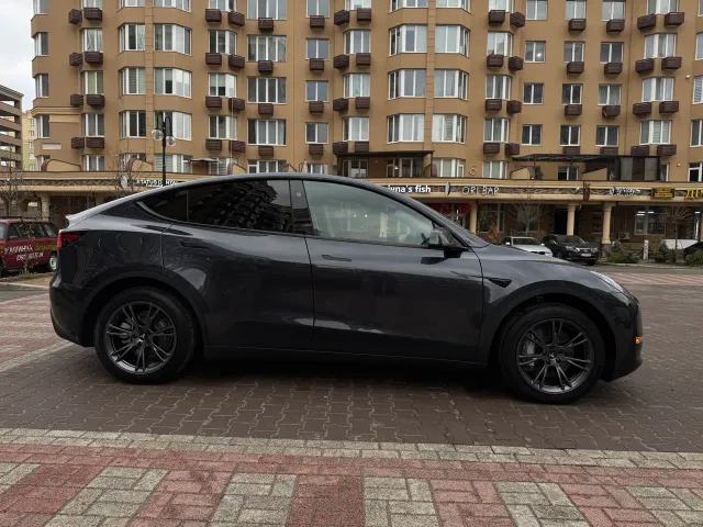Tesla Model Y - фото 5