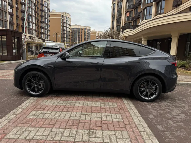 Tesla Model Y - фото 2