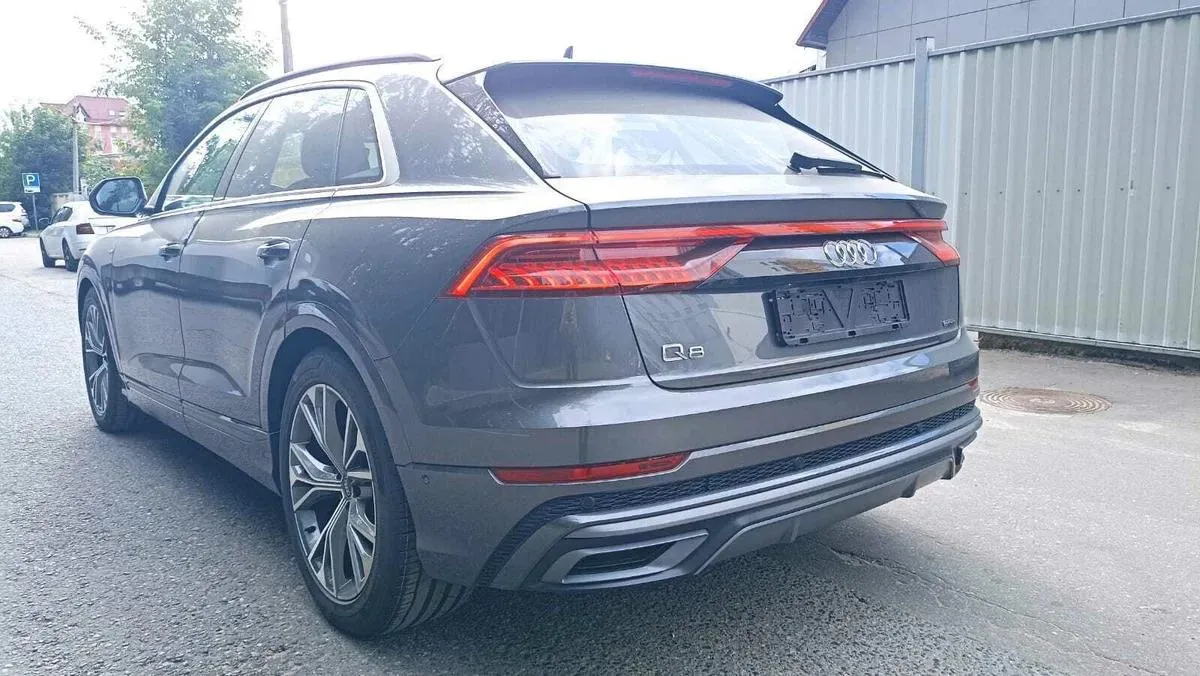 Audi Q8 - фото 5