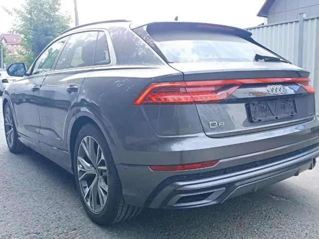 Audi Q8 - фото 5