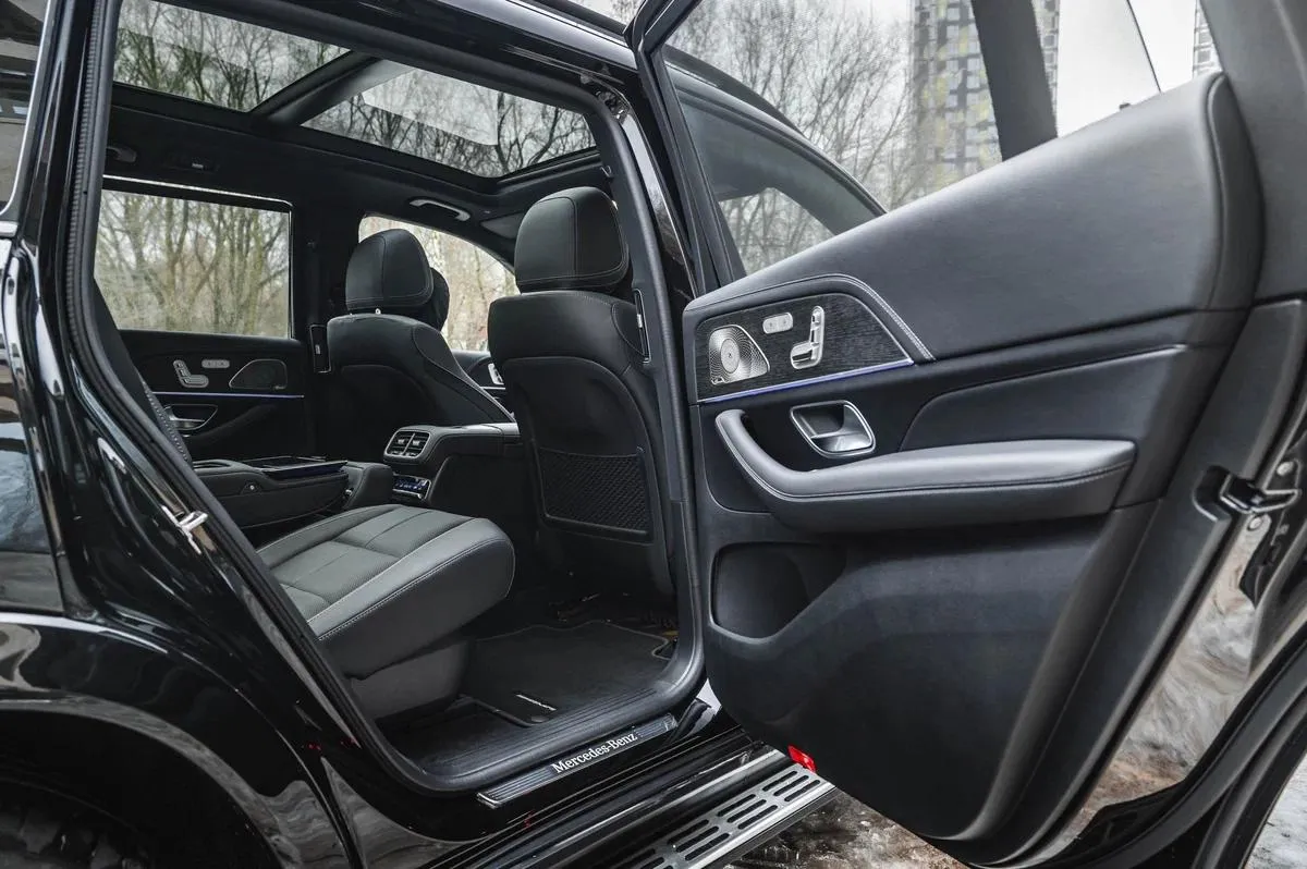 Mercedes-Benz GLS - фото 10