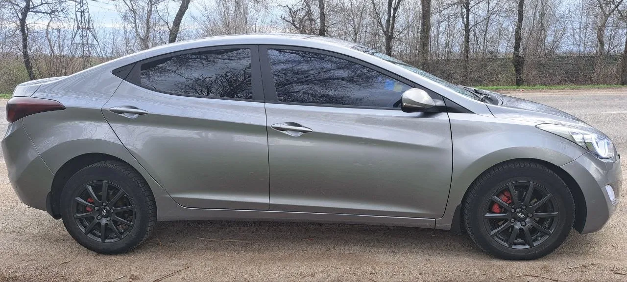 Hyundai Elantra - фото 4