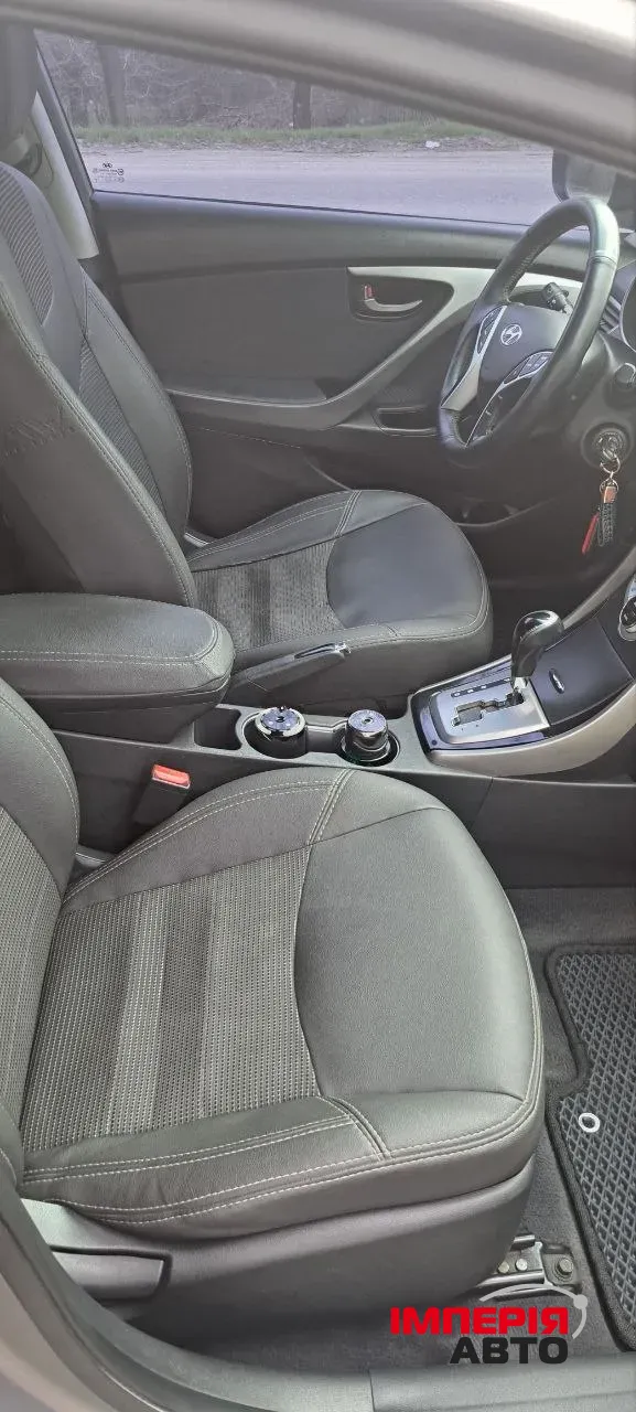 Hyundai Elantra - фото 3