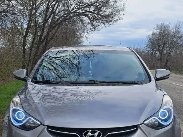 Hyundai Elantra - фото 5