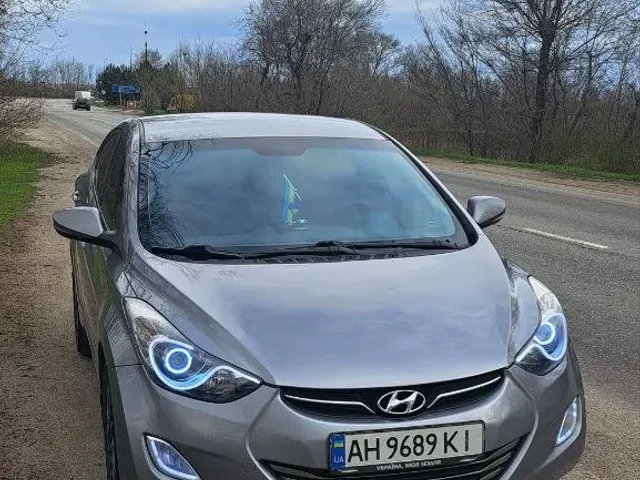 Hyundai Elantra - фото 1