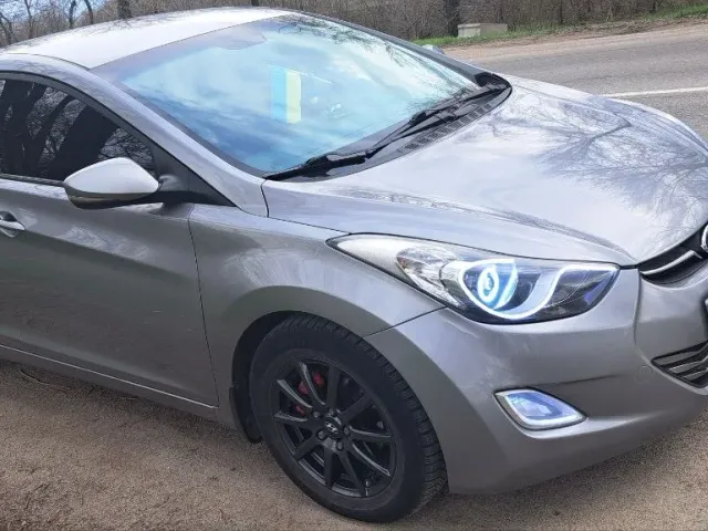 Hyundai Elantra - фото 2