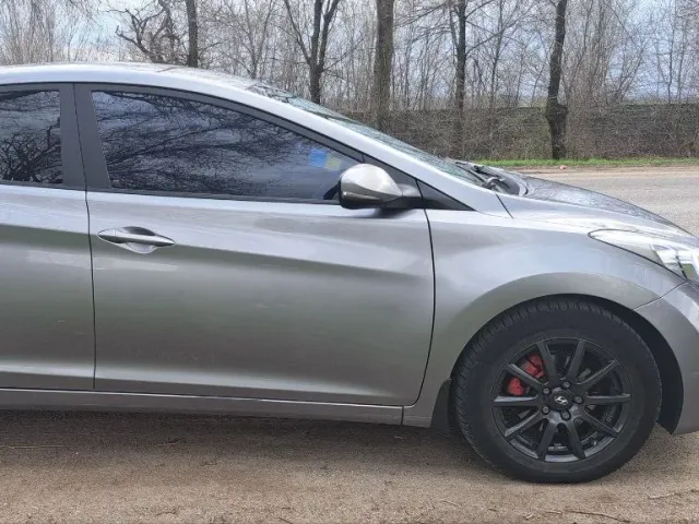 Hyundai Elantra - фото 4