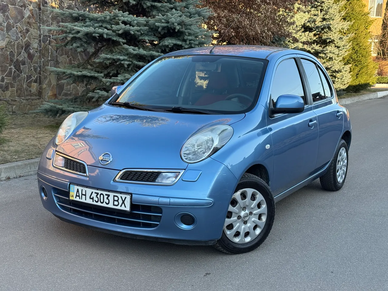 Nissan Micra - фото 1