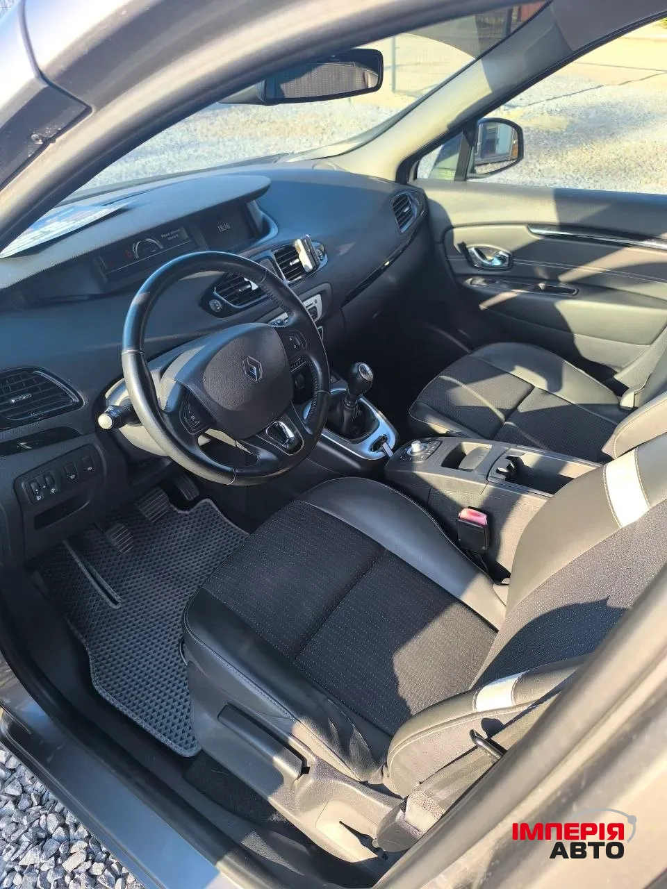 Renault Megane - фото 16