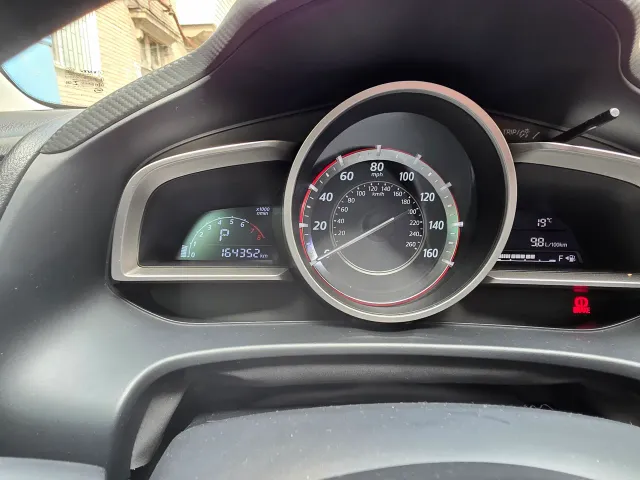 Mazda 3 - фото 2