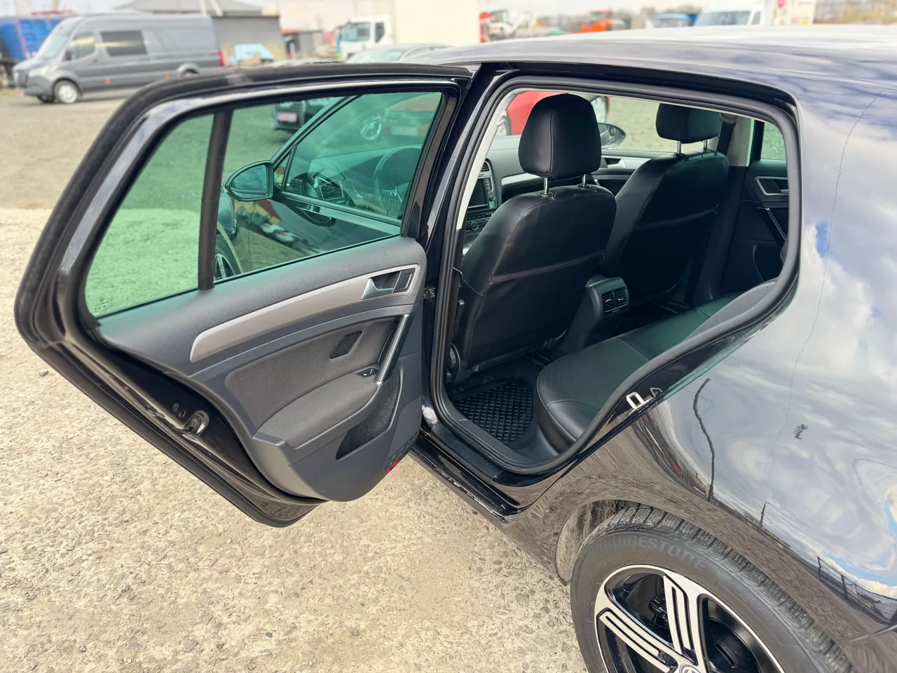 Volkswagen Golf - фото 16