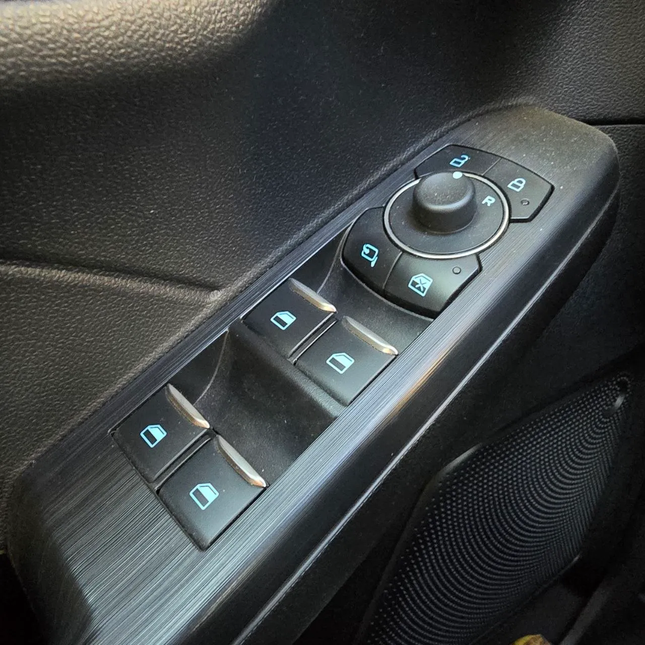 Ford Kuga - фото 11