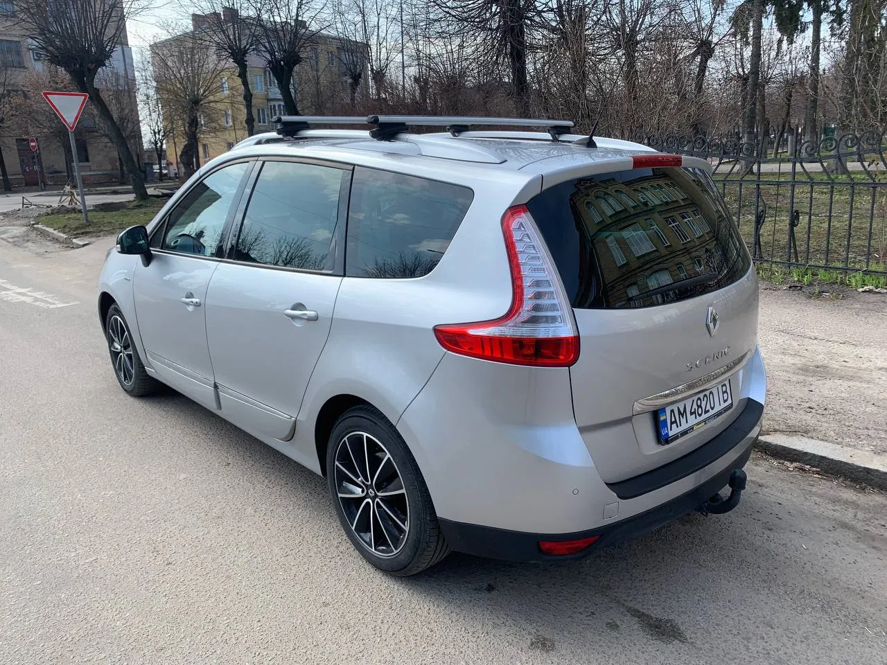 Renault Scenic - фото 4