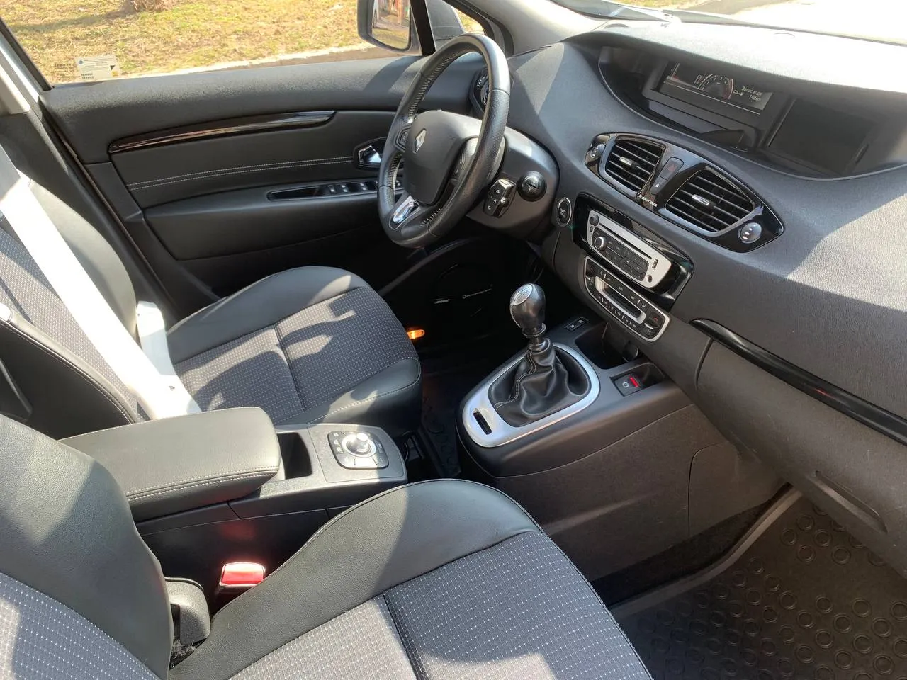 Renault Scenic - фото 14