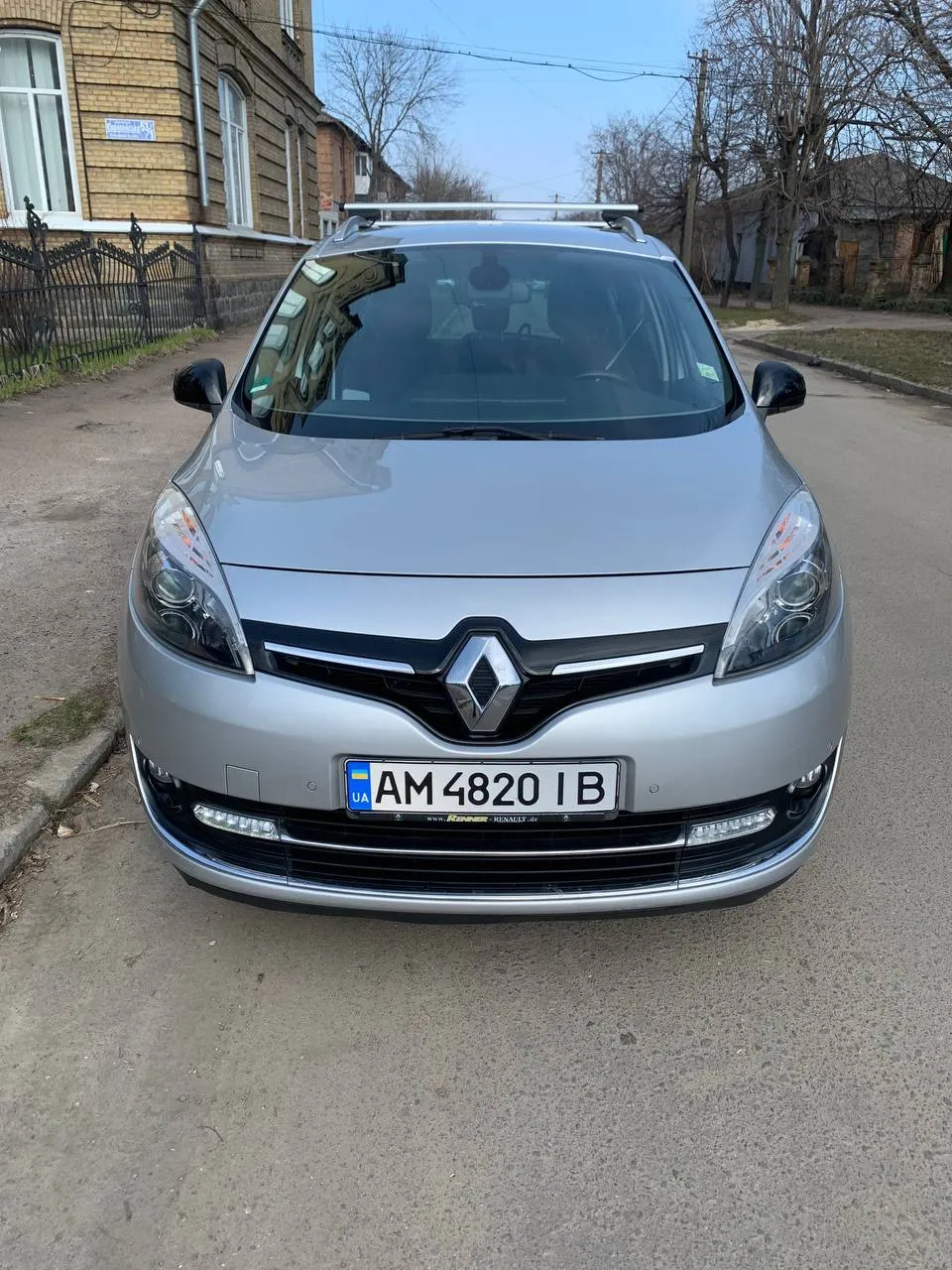 Renault Scenic - фото 8