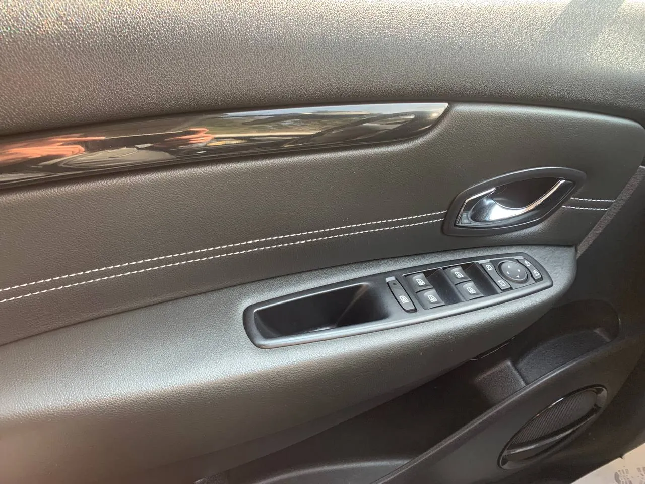 Renault Scenic - фото 15