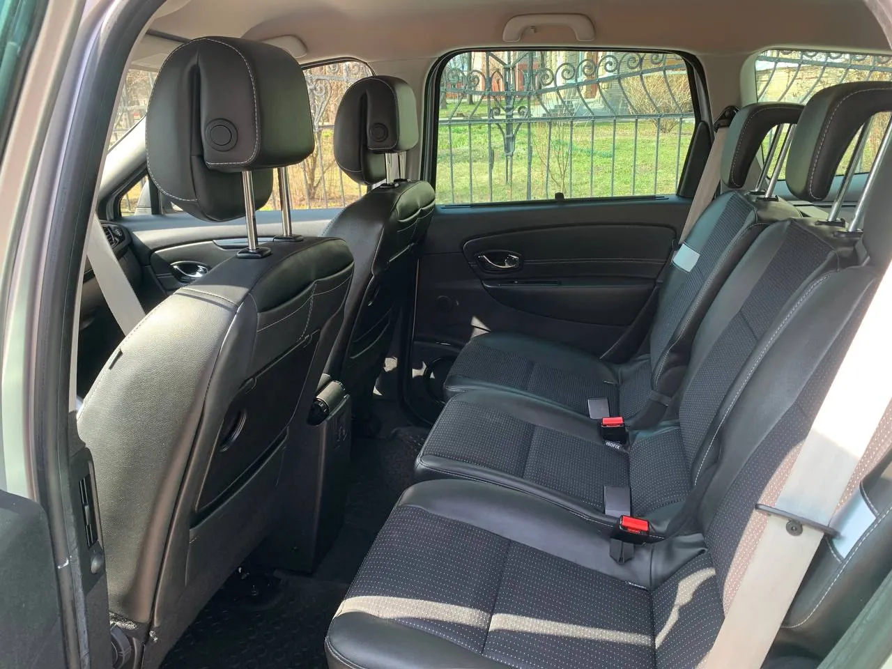 Renault Scenic - фото 11