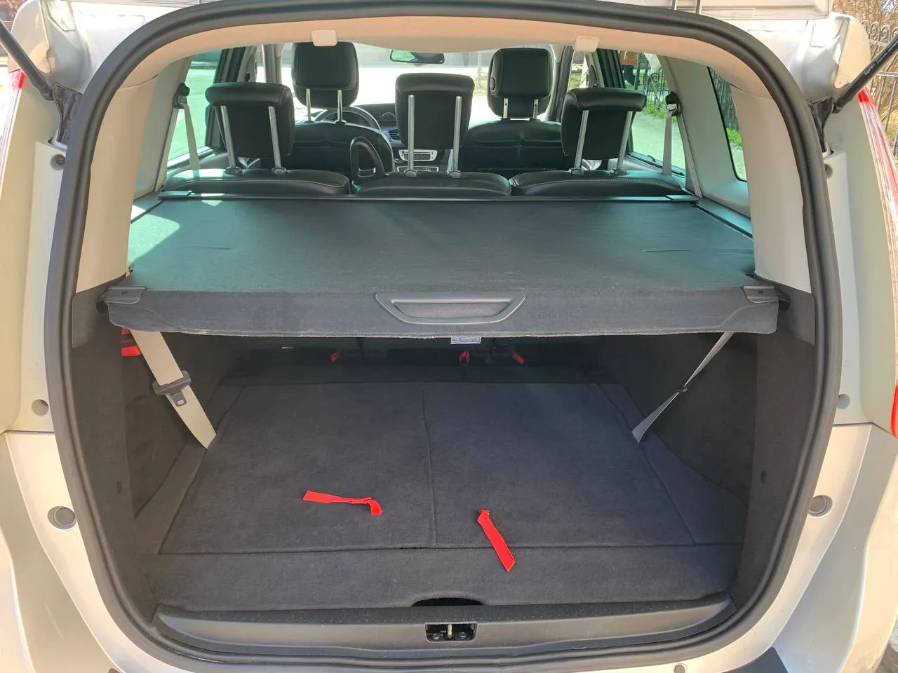 Renault Scenic - фото 16