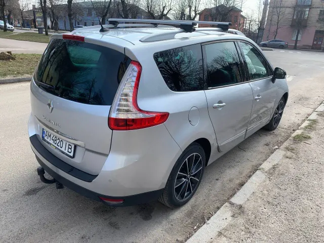 Renault Scenic - фото 5