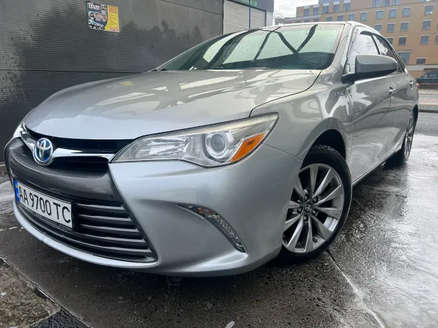 Toyota Camry - фото 1
