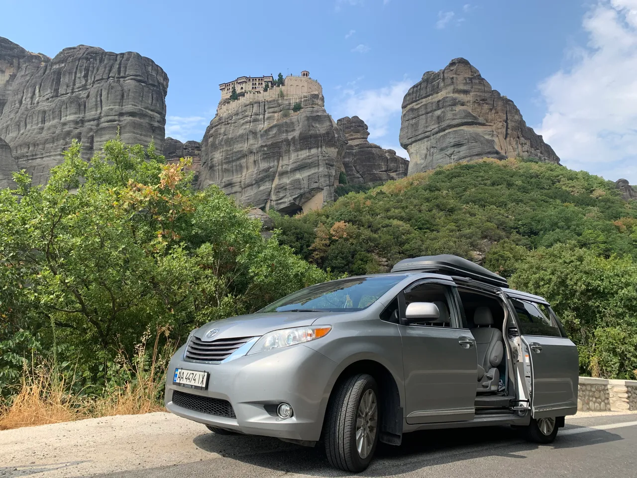 Toyota Sienna - фото 1