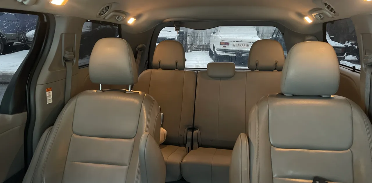 Toyota Sienna - фото 16