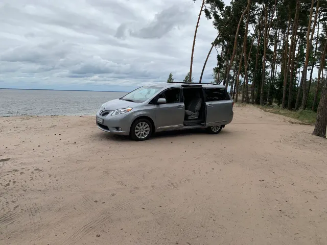 Toyota Sienna - фото 3