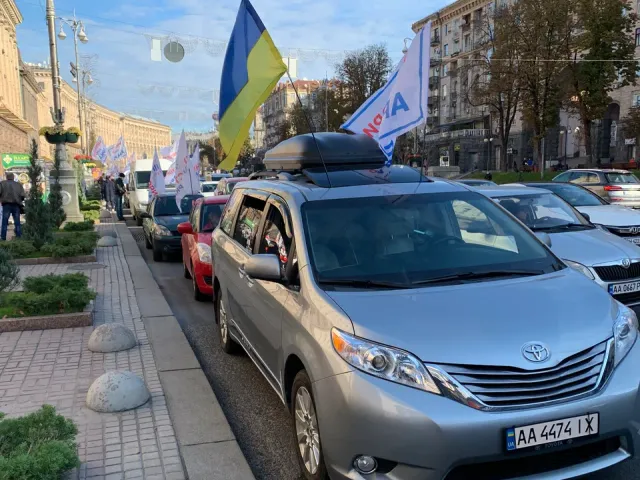 Toyota Sienna - фото 5