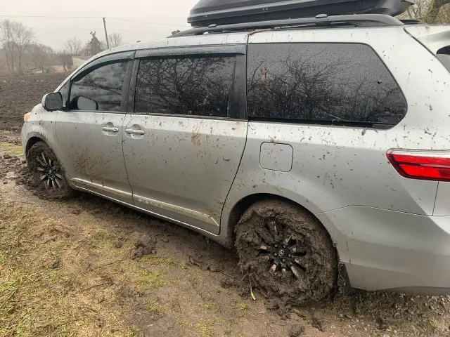 Toyota Sienna - фото 4