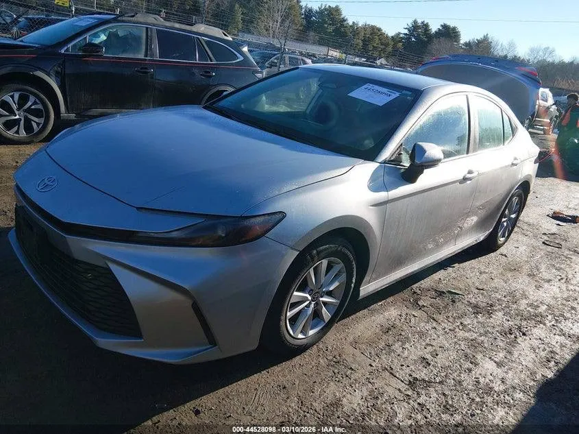 Toyota Camry - фото 2