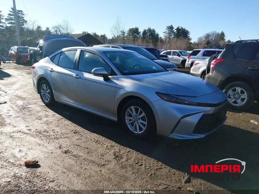 Toyota Camry - фото 1